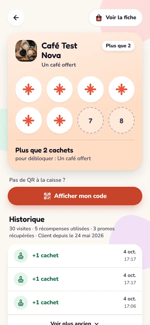 La carte du Café Test Nexa : 6 cachets posés sur 8, « Plus que 2 cachets pour débloquer : Un café offert », et l'historique des cachets ajoutés.